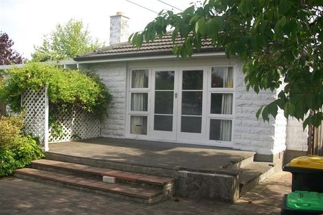 Photo of property in 35 Greendale Avenue, Avonhead, Christchurch, 8042