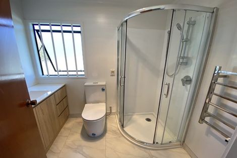 Photo of property in 1/16 Cabello Place, Unsworth Heights, Auckland, 0632