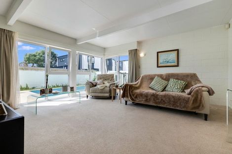 Photo of property in 112 Elliot Street, Pahurehure, Papakura, 2113