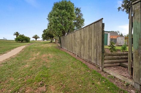 Photo of property in 105 Hillcrest Drive, Kelvin Grove, Palmerston North, 4414