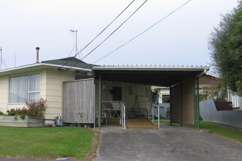 Photo of property in 1 Peters Avenue, Cloverlea, Palmerston North, 4412