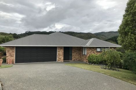 Photo of property in 9 Mcewen Crescent, Riverstone Terraces, Upper Hutt, 5018