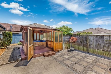 Photo of property in 52 Belfry Place, Wattle Downs, Auckland, 2103
