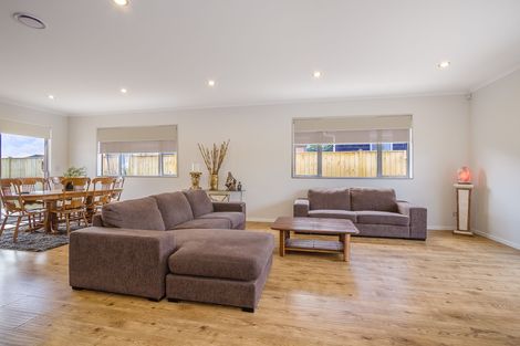 Photo of property in 589 Great South Road, Rosehill, Papakura, 2113