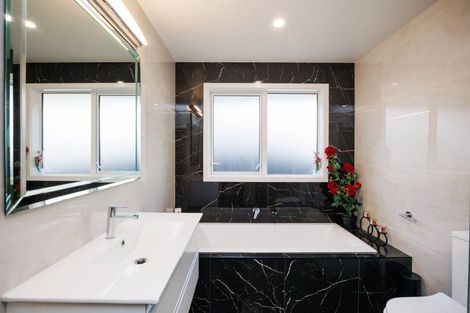 Photo of property in 9 Ivy Lane, Kelvin Grove, Palmerston North, 4414