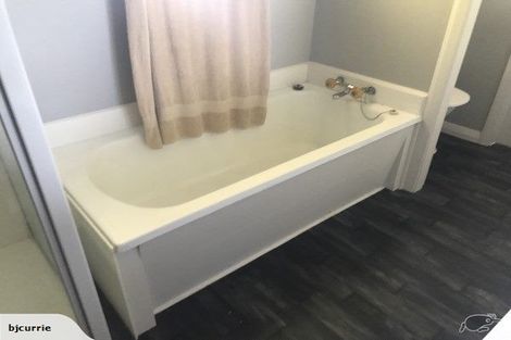 Photo of property in 24 Kent Crescent, Awapuni, Palmerston North, 4412