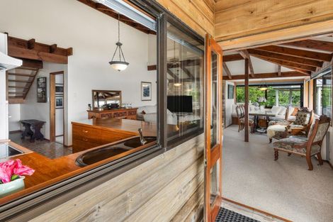 Photo of property in 2 Queens View Road, Russell, 0202