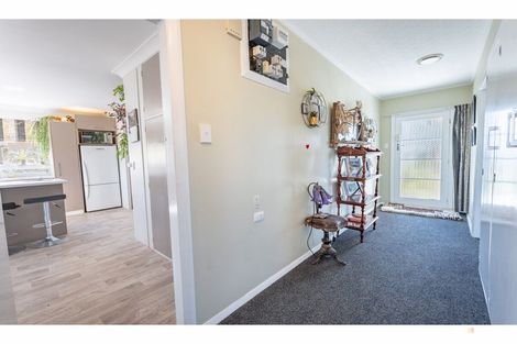 Photo of property in 1 Regent Street, Waimate, 7924