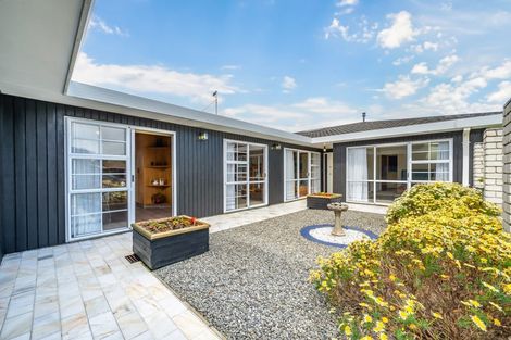 Photo of property in 11 Observatory Close, Whitby, Porirua, 5024