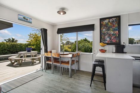 Photo of property in 25 Crispe Road, Clarks Beach, 2122