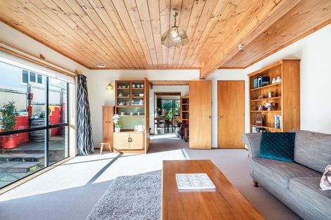 Photo of property in 1 Tiri View Place, Waiake, Auckland, 0630