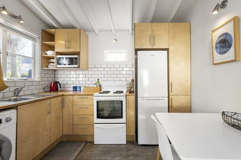 Photo of property in 27 Hastings Parade, Devonport, Auckland, 0624