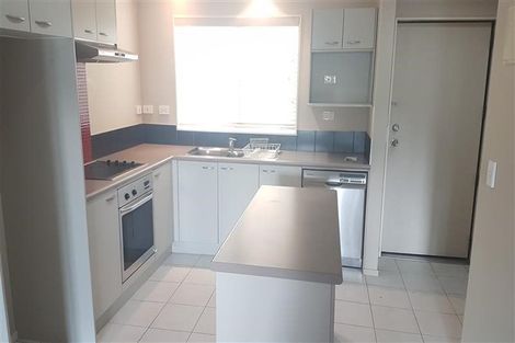 Photo of property in 37 Spalding Rise, Golflands, Auckland, 2013