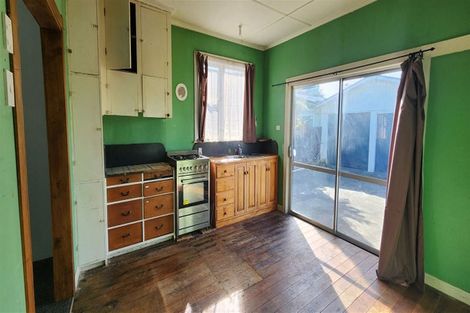 Photo of property in 21 Tongariro Street, Castlecliff, Whanganui, 4501