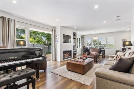 Photo of property in 27 Hinewa Road, Otumoetai, Tauranga, 3110