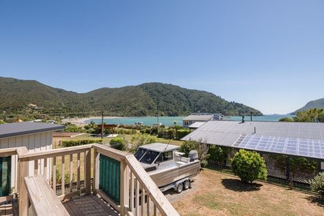 Photo of property in 17 Okiwi Crescent, Okiwi Bay, French Pass, 7193