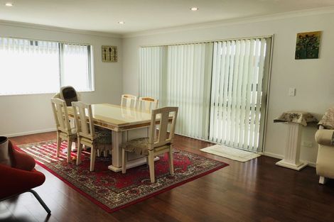 Photo of property in 1 Bangla Place, Massey, Auckland, 0614