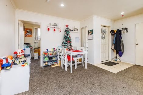 Photo of property in 28 Ranch Place, Pukekohe, 2120