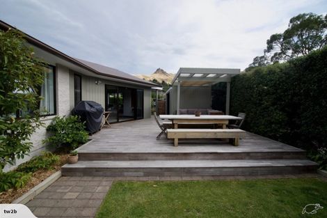 Photo of property in 30 Laing Crescent, Heathcote Valley, Christchurch, 8022