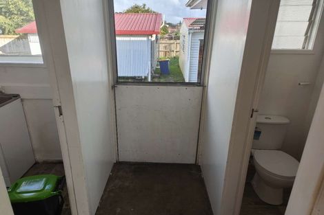 Photo of property in 41 Takapu Street, Henderson, Auckland, 0612