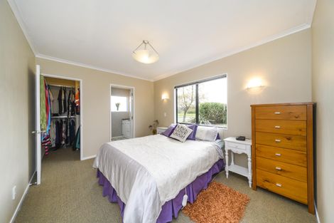 Photo of property in 115 Schnell Drive, Kelvin Grove, Palmerston North, 4414