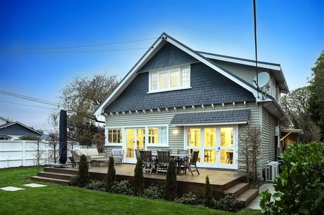 Photo of property in 26 Saint Andrews Square, Strowan, Christchurch, 8052