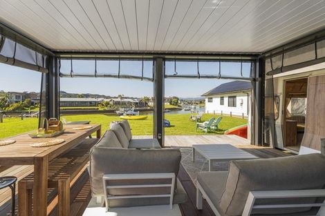 Photo of property in 14 Mermaid Place, Whitianga, 3510