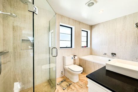 Photo of property in 25a Rothesay Bay Road, Rothesay Bay, Auckland, 0630