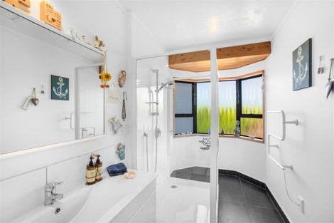 Photo of property in 6 Merehai Place, Snells Beach, 0920