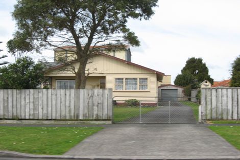 Photo of property in 17 Kahikatea Street, Inglewood, 4330