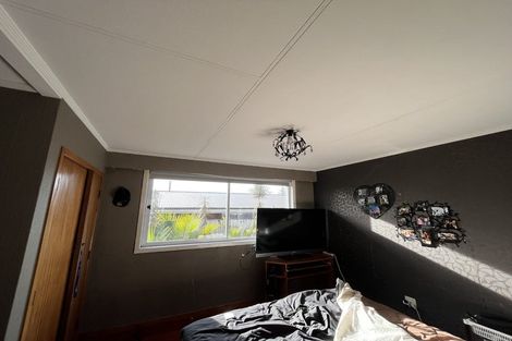 Photo of property in 15 Manu Crescent, Upper Vogeltown, New Plymouth, 4310
