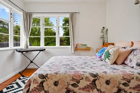 Photo of property in 2 Slater Road, South Head, Helensville, 0874