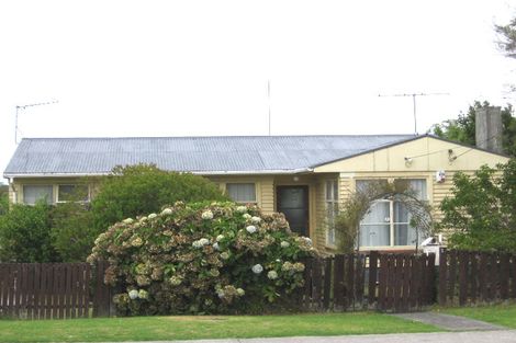 Photo of property in 2/19 Tramway Road, Beach Haven, Auckland, 0626