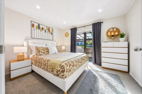 Photo of property in 43 Athena Drive, Totara Vale, Auckland, 0629