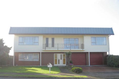 Photo of property in 84 Gloaming Hill, Titahi Bay, Porirua, 5022