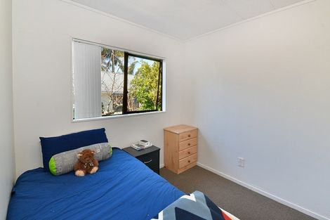 Photo of property in 2/88 Athena Drive, Totara Vale, Auckland, 0629