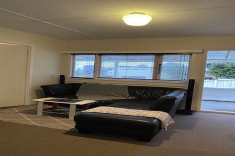 Photo of property in 1289a Whangaparaoa Road, Army Bay, Whangaparaoa, 0930