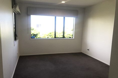 Photo of property in 1/19 Beach Road, Castor Bay, Auckland, 0620