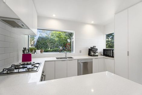 Photo of property in 2/1 Valley Road, Northcote, Auckland, 0626