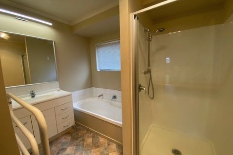 Photo of property in 11a Coubray Place, Botany Downs, Auckland, 2010