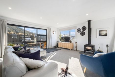 Photo of property in 60 Sherwin Avenue, Albert Town, Wanaka, 9305