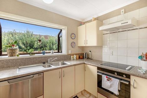 Photo of property in 5 Chertsey Court, Roslyn, Palmerston North, 4414