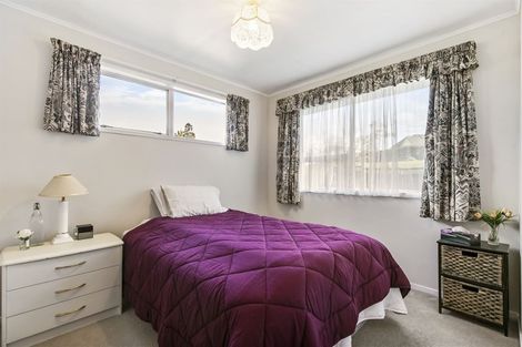 Photo of property in 1/57 Sunset Road, Totara Vale, Auckland, 0629