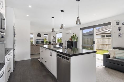 Photo of property in 15 Batty Street, Papamoa Beach, Papamoa, 3118