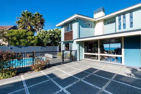 Photo of property in 2 Cobden Road, Bluff Hill, Napier, 4110