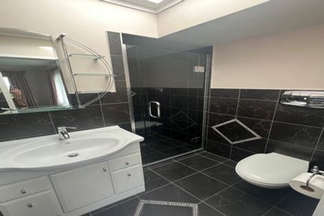 Photo of property in 5 Barton Place, Orewa, 0931