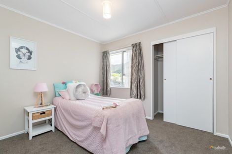 Photo of property in 1/17 Wimbledon Grove, Wainuiomata, Lower Hutt, 5014