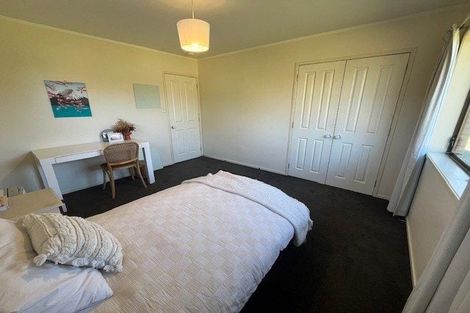 Photo of property in 32 Jillteresa Crescent, Half Moon Bay, Auckland, 2012