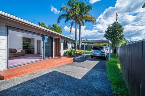 Photo of property in 21 Hepburn Road, Glendene, Auckland, 0602