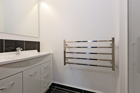 Photo of property in 16 Milford Place, Poraiti, Napier, 4112